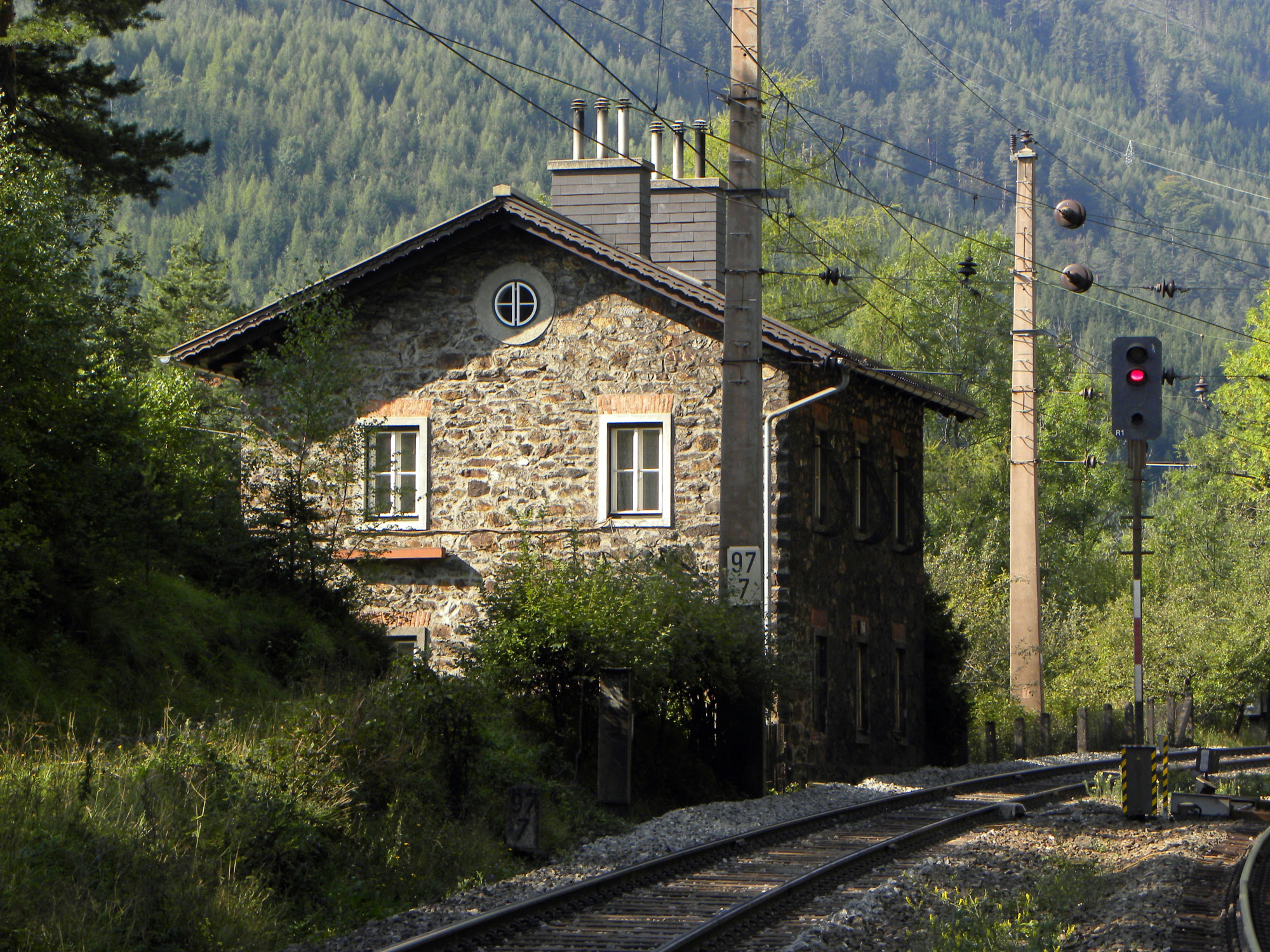 Semmeringbahn, Breitenstein (Photo license: CC-BY-SA 3.0)